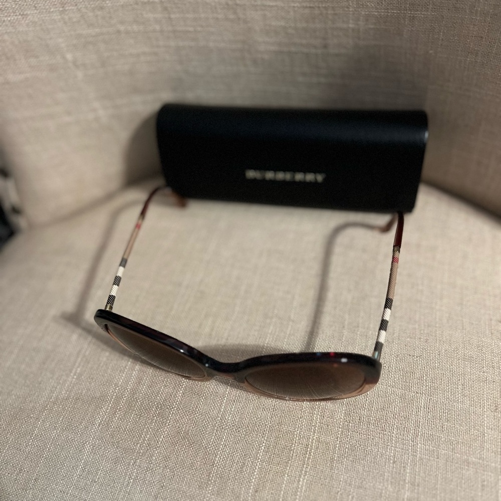 NWOT BURBERRY B4239 HERITAGE Check Havana Brown Frame Sunglasses & Burberry Case - Picture 5 of 15